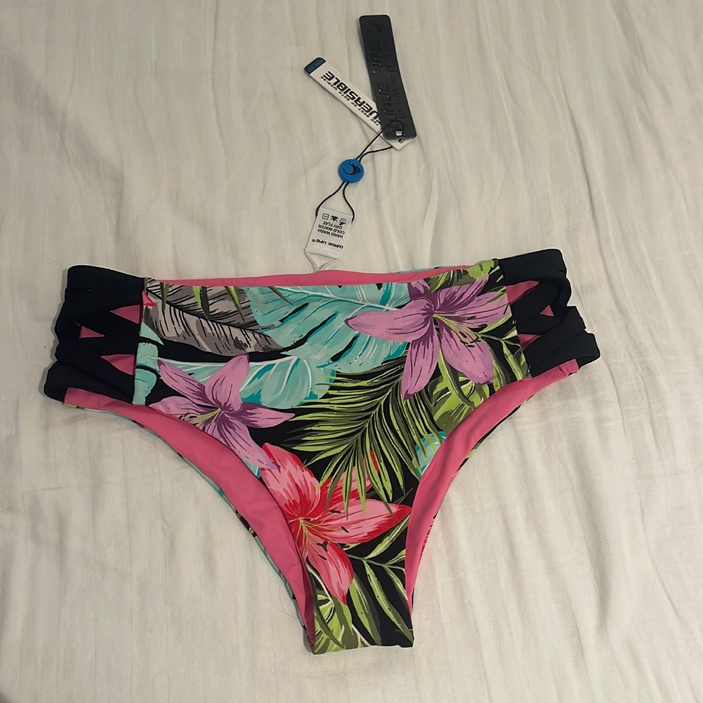 WAVE LIFE Women size small REVERSIBLE BIKINI BOTTOM with black and flower print
